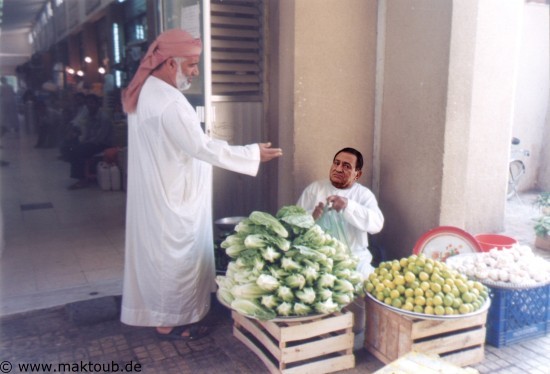 Sometimes Hosny Mubarak sells vegetables - but he don't like his new job - Manchmal verkauft Hosny Mubarak Gemse - aber er liebt seinen neuen Job nicht
