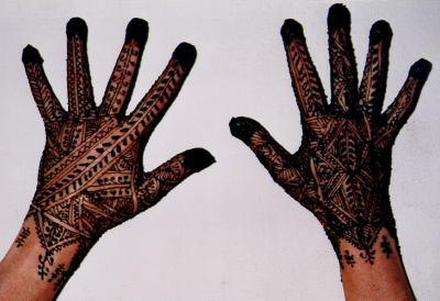 Marokkanische Henna-Muster auf den Hnden - Handrcken